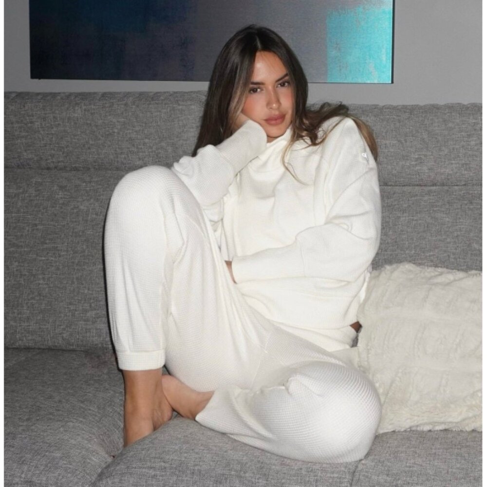 Alo Weekend Escape Joggers Ivory Waffle Thermal High-Rise Waist Cream Sweatpants - Picture 8 of 14